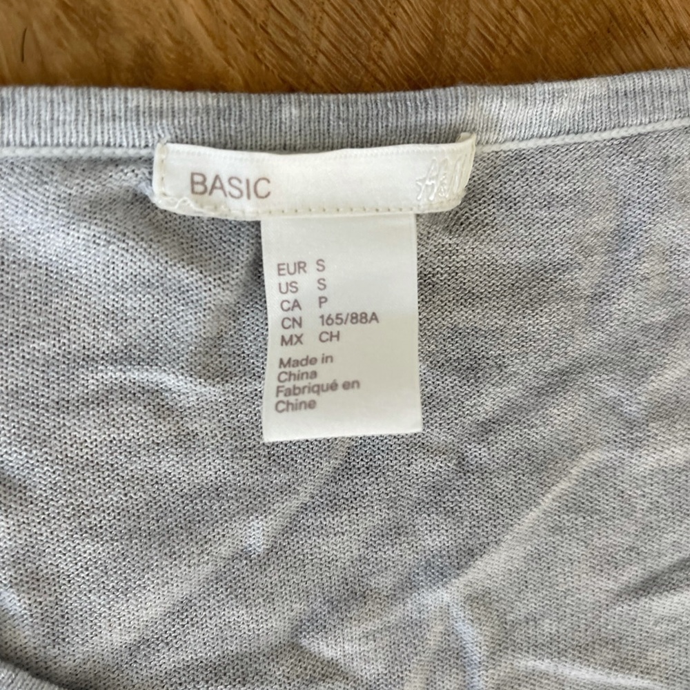 H&M basic grey lightweight sweater - Picture 2 of 3